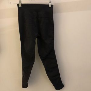 lululemon athletica Pants - Lululemon black crop tights, sz 2, 70928 lululemon athletica Pants - Lululemon black crop tights, sz 2, 70928